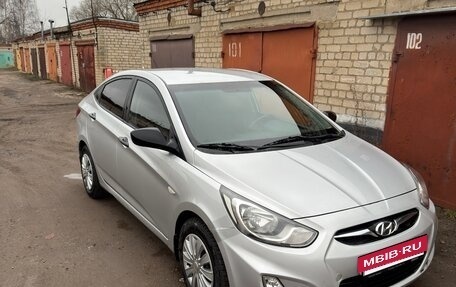 Hyundai Solaris II рестайлинг, 2011 год, 1 050 000 рублей, 5 фотография