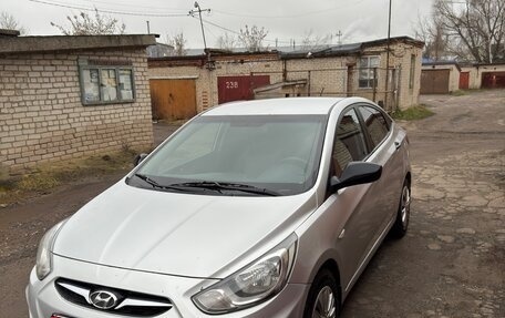 Hyundai Solaris II рестайлинг, 2011 год, 1 050 000 рублей, 4 фотография