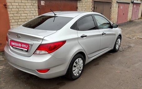 Hyundai Solaris II рестайлинг, 2011 год, 1 050 000 рублей, 7 фотография