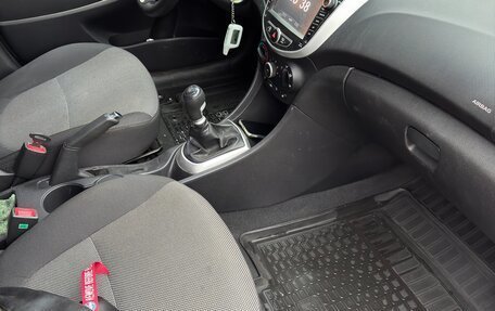 Hyundai Solaris II рестайлинг, 2011 год, 1 050 000 рублей, 9 фотография