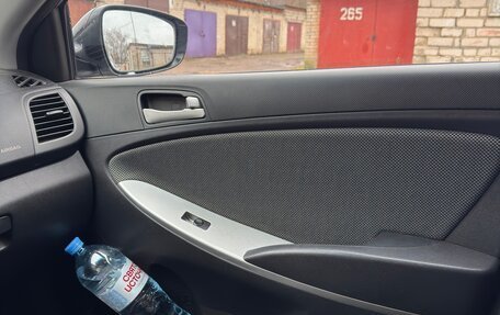 Hyundai Solaris II рестайлинг, 2011 год, 1 050 000 рублей, 13 фотография