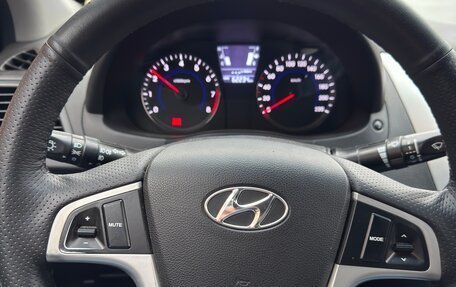 Hyundai Solaris II рестайлинг, 2011 год, 1 050 000 рублей, 12 фотография