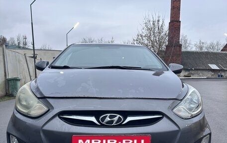 Hyundai Solaris II рестайлинг, 2011 год, 450 000 рублей, 1 фотография