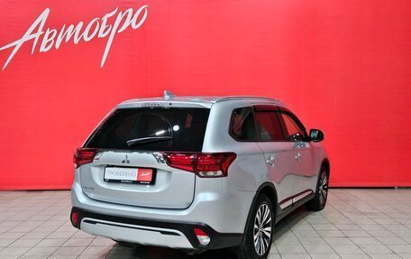 Mitsubishi Outlander III рестайлинг 3, 2021 год, 1 985 000 рублей, 5 фотография