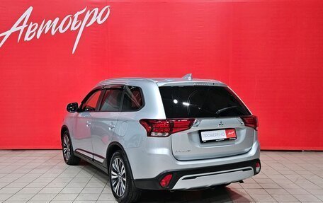 Mitsubishi Outlander III рестайлинг 3, 2021 год, 1 985 000 рублей, 3 фотография