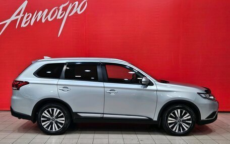 Mitsubishi Outlander III рестайлинг 3, 2021 год, 1 985 000 рублей, 6 фотография