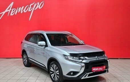 Mitsubishi Outlander III рестайлинг 3, 2021 год, 1 985 000 рублей, 7 фотография