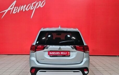 Mitsubishi Outlander III рестайлинг 3, 2021 год, 1 985 000 рублей, 4 фотография