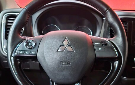 Mitsubishi Outlander III рестайлинг 3, 2021 год, 1 985 000 рублей, 10 фотография