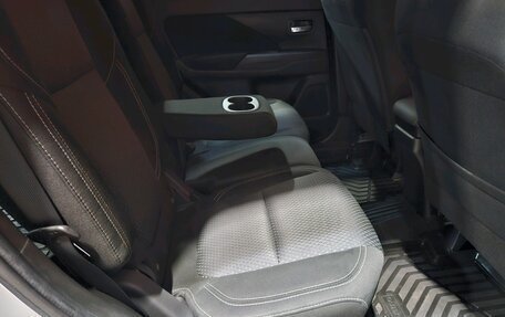 Mitsubishi Outlander III рестайлинг 3, 2021 год, 1 985 000 рублей, 12 фотография