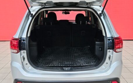 Mitsubishi Outlander III рестайлинг 3, 2021 год, 1 985 000 рублей, 17 фотография