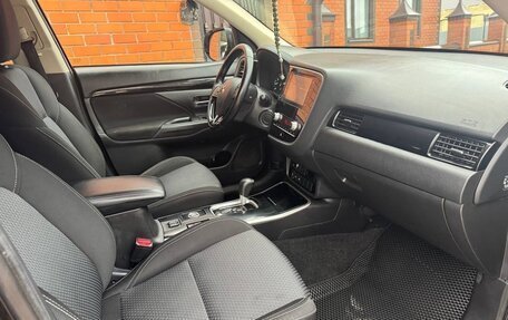 Mitsubishi Outlander III рестайлинг 3, 2021 год, 2 410 000 рублей, 8 фотография