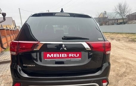 Mitsubishi Outlander III рестайлинг 3, 2021 год, 2 410 000 рублей, 7 фотография