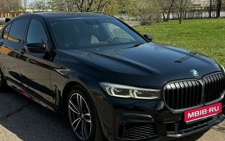 BMW 7 серия, 2019 год, 4 700 000 рублей, 2 фотография