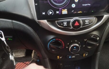 Hyundai Solaris II рестайлинг, 2011 год, 548 000 рублей, 5 фотография