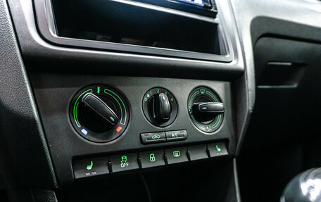 Skoda Rapid I, 2015 год, 799 000 рублей, 13 фотография