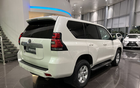 Toyota Land Cruiser Prado 150 рестайлинг 2, 2018 год, 4 695 000 рублей, 5 фотография