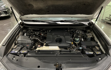 Toyota Land Cruiser Prado 150 рестайлинг 2, 2018 год, 4 695 000 рублей, 9 фотография