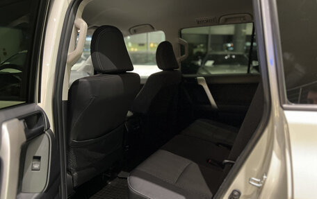 Toyota Land Cruiser Prado 150 рестайлинг 2, 2018 год, 4 695 000 рублей, 12 фотография