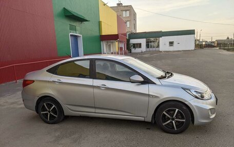Hyundai Solaris II рестайлинг, 2012 год, 580 000 рублей, 2 фотография