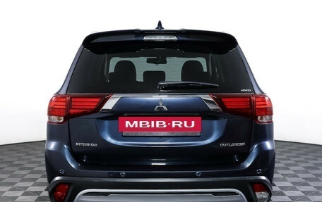 Mitsubishi Outlander III рестайлинг 3, 2019 год, 2 679 000 рублей, 6 фотография