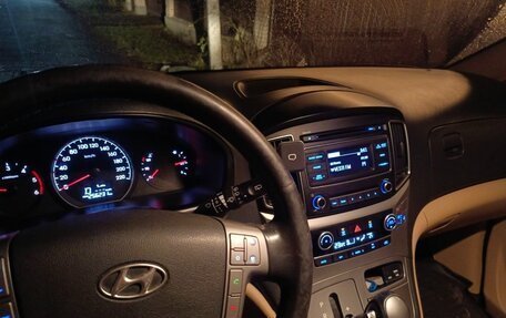 Hyundai H-1 II рестайлинг, 2015 год, 2 000 000 рублей, 7 фотография