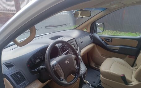 Hyundai H-1 II рестайлинг, 2015 год, 2 000 000 рублей, 5 фотография