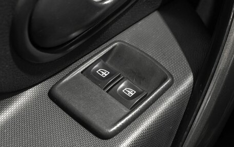 Renault Logan II, 2018 год, 1 097 000 рублей, 7 фотография