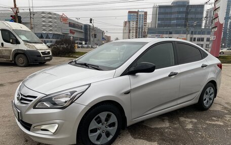 Hyundai Solaris II рестайлинг, 2015 год, 800 000 рублей, 1 фотография
