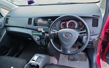 Toyota ISis I, 2012 год, 1 400 000 рублей, 14 фотография