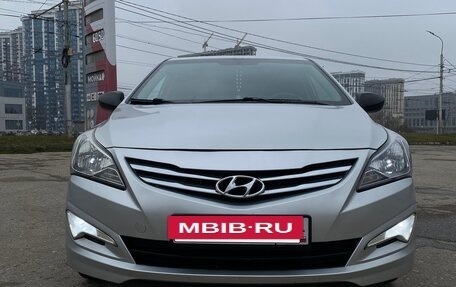 Hyundai Solaris II рестайлинг, 2015 год, 800 000 рублей, 2 фотография