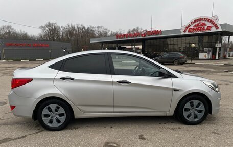 Hyundai Solaris II рестайлинг, 2015 год, 800 000 рублей, 4 фотография