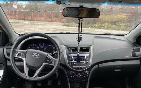 Hyundai Solaris II рестайлинг, 2015 год, 800 000 рублей, 10 фотография