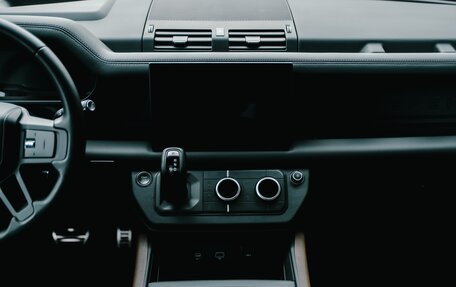 Land Rover Defender II, 2023 год, 11 700 000 рублей, 13 фотография