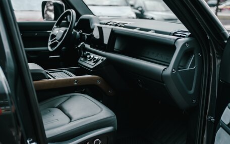 Land Rover Defender II, 2023 год, 11 700 000 рублей, 17 фотография