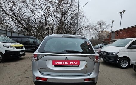 Mitsubishi Outlander III рестайлинг 3, 2013 год, 1 750 000 рублей, 2 фотография