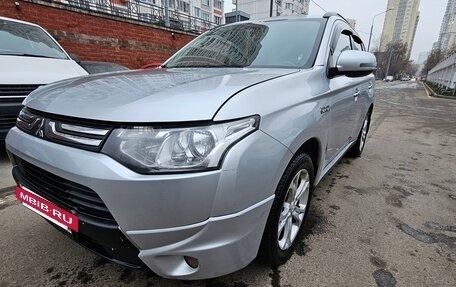 Mitsubishi Outlander III рестайлинг 3, 2013 год, 1 750 000 рублей, 8 фотография