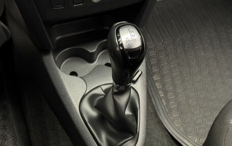 Renault Logan II, 2018 год, 1 049 000 рублей, 13 фотография