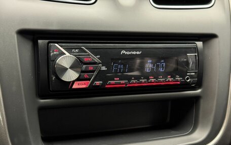 Renault Logan II, 2018 год, 1 049 000 рублей, 11 фотография