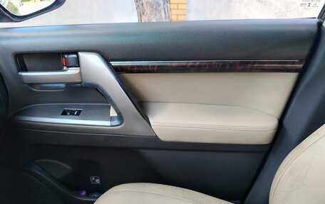 Toyota Land Cruiser 200, 2010 год, 2 850 000 рублей, 10 фотография