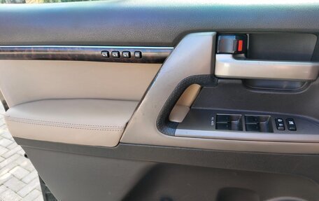 Toyota Land Cruiser 200, 2010 год, 2 850 000 рублей, 9 фотография