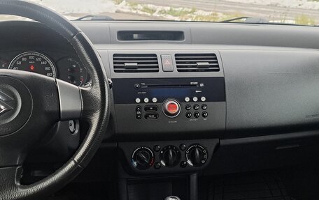 Suzuki Swift III, 2010 год, 799 000 рублей, 24 фотография