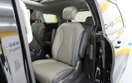 KIA Carnival, 2024 год, 5 900 010 рублей, 6 фотография