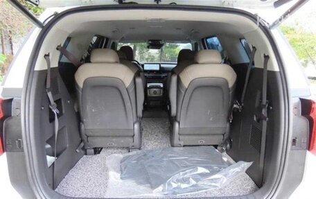 KIA Carnival, 2024 год, 5 950 010 рублей, 18 фотография