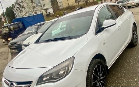 Opel Astra J, 2013 год, 550 000 рублей, 3 фотография