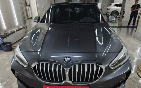 BMW 1 серия, 2019 год, 2 700 000 рублей, 2 фотография