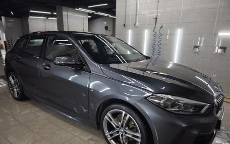 BMW 1 серия, 2019 год, 2 700 000 рублей, 3 фотография