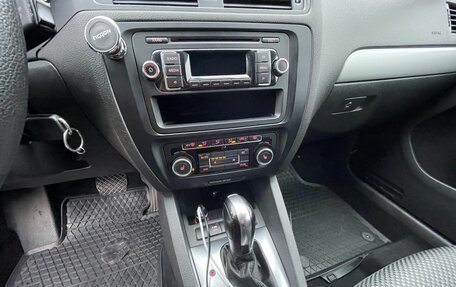 Volkswagen Jetta VI, 2012 год, 990 000 рублей, 15 фотография