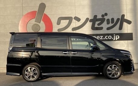 Toyota Voxy III, 2020 год, 1 975 001 рублей, 2 фотография