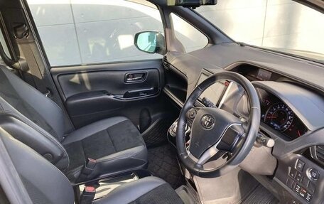 Toyota Voxy III, 2020 год, 1 975 001 рублей, 13 фотография